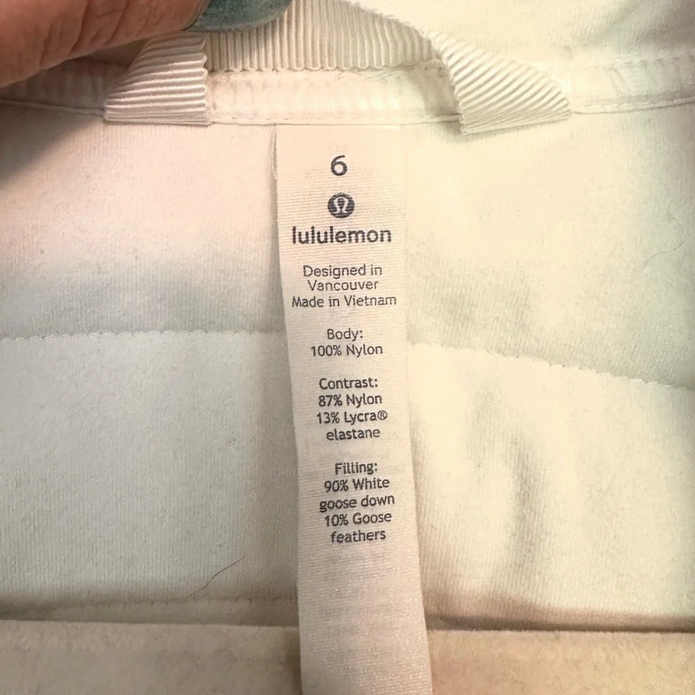 Lululemon Athletica White Puffer Jacket with Quilted Design - Picture 5 of 5